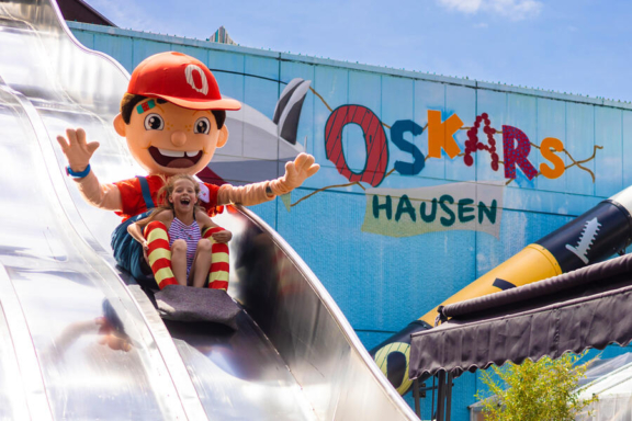 Der Familien-Freizeitpark mit über 50 Attraktionen auf über 15.000 Quadratmetern bietet Spiel, Spaß, Abenteuer, Kreativangebote und Gastronomie im In- und Outdoorbereich.