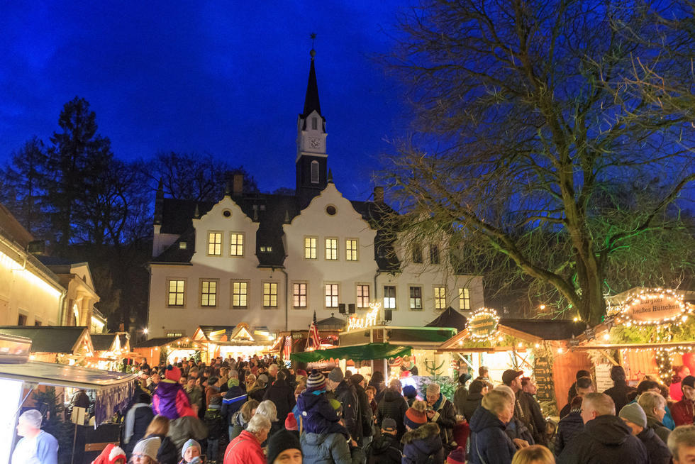 Kleiner, romantischer Weihnachtsmarkt, geöffnet jeweils von 12.00 bis 20.00 Uhr