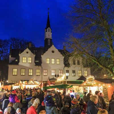 Kleiner, romantischer Weihnachtsmarkt, geöffnet jeweils von 12.00 bis 20.00 Uhr